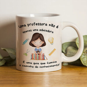 Caneca - Uma professora não é apenas uma educadora